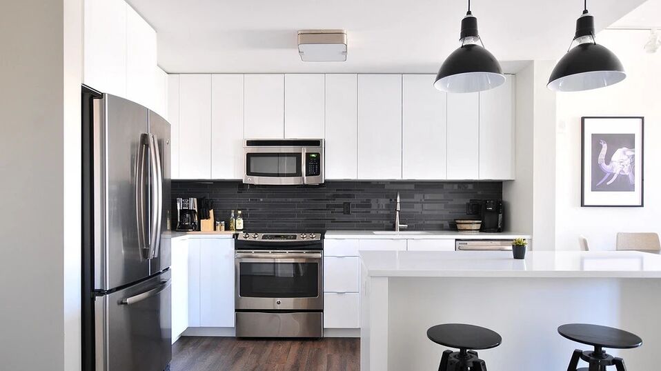 Placez le réfrigérateur loin de la cuisinière